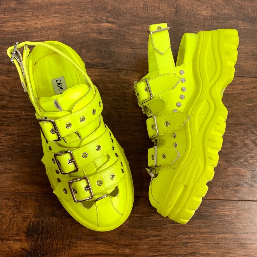 Cape Robbin Neon Yellow Cardi Platform Sandal sz 7